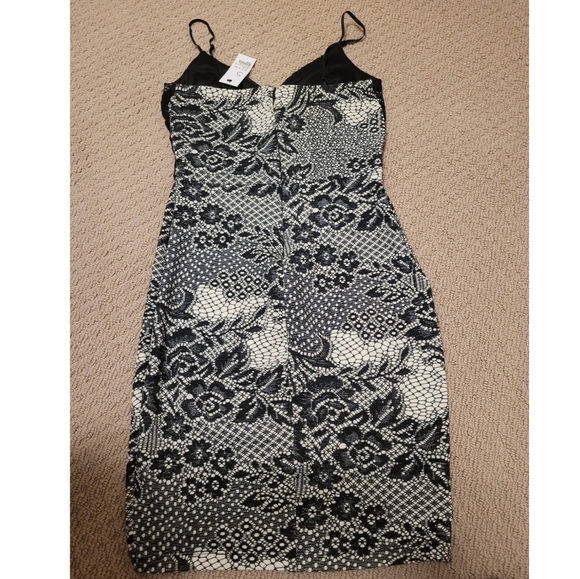 BNWT lace dress - Picture 2 of 7